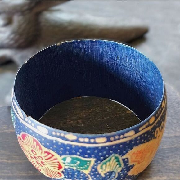 Vtg blue floral painted wooden wide bangle - Picture 9 of 10